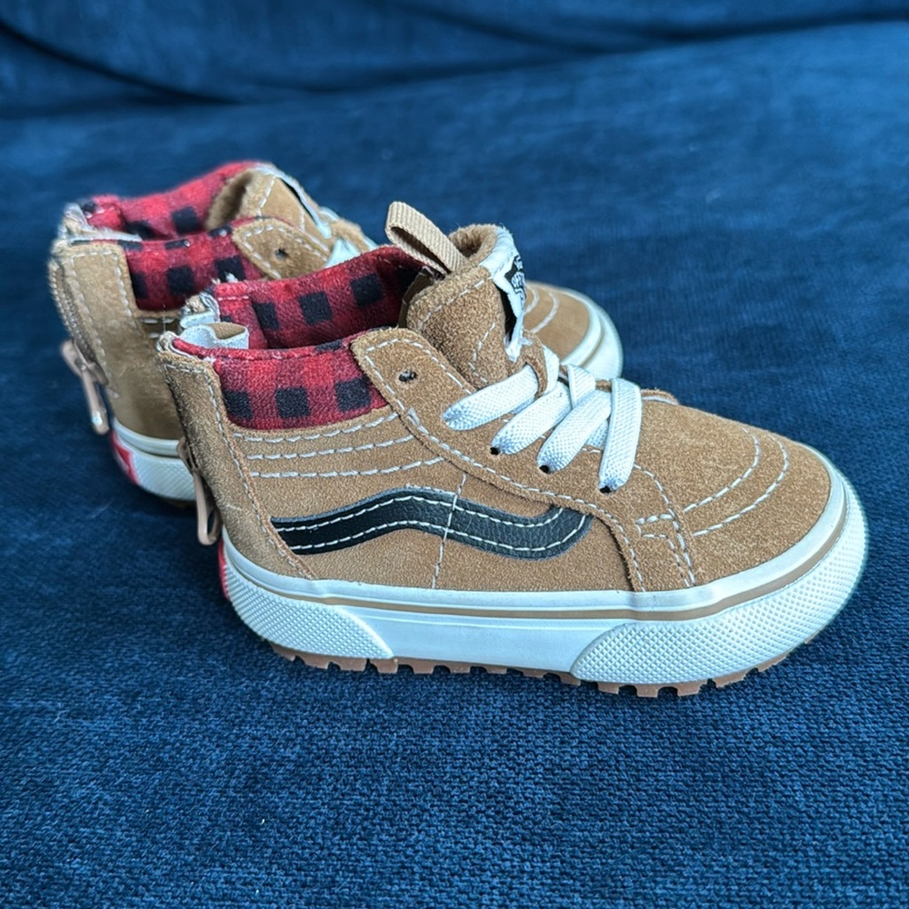 Size 4 VANS back zip shoe MTE (made for the elements)